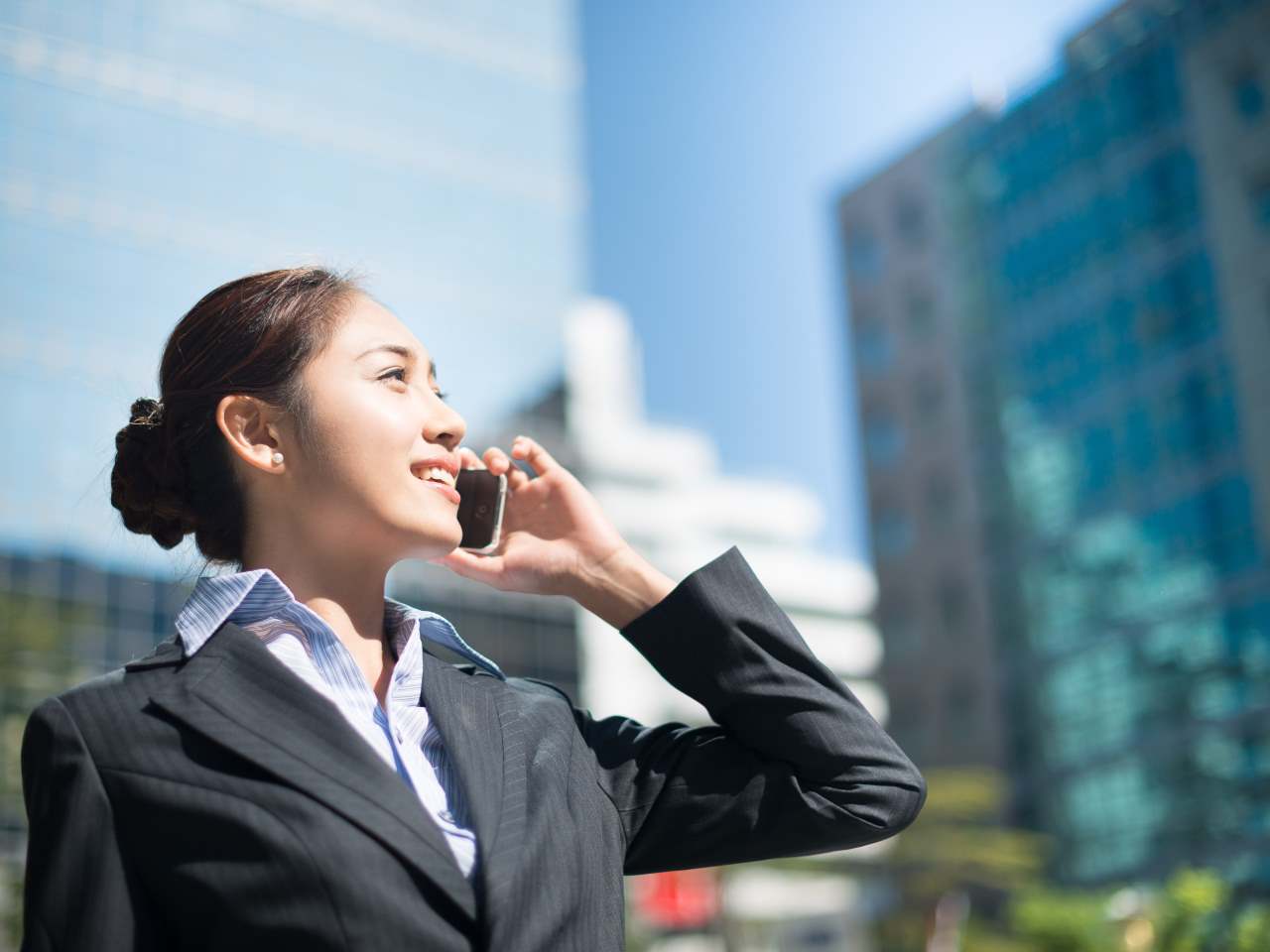  不動產業者是否需要進行網路行銷？在數位時代，傳統銷售模式已無法滿足現代消費者需求。本文深入探討不動產業者如何透過網路行銷創造競爭優勢。 